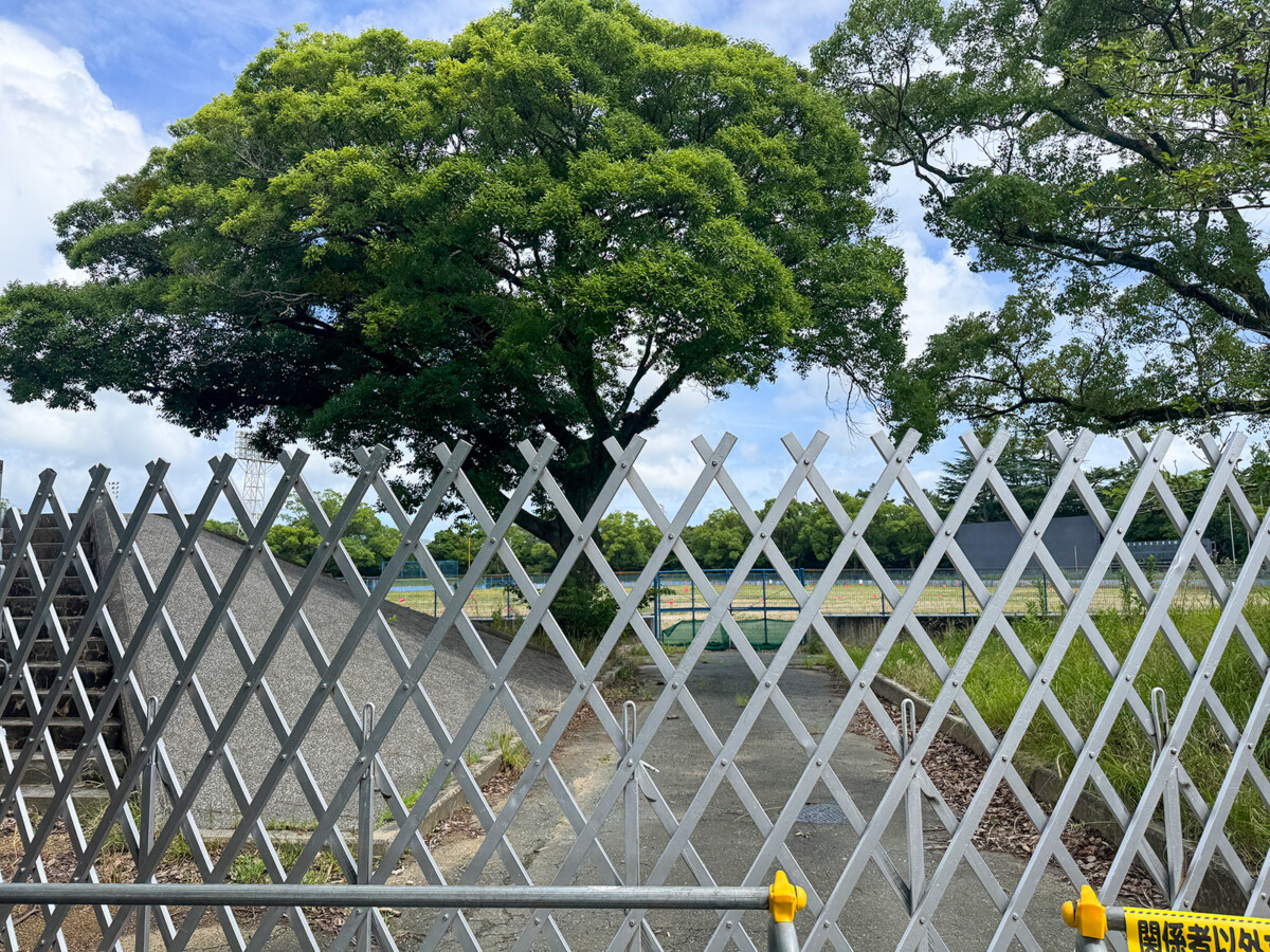休工中の野球場